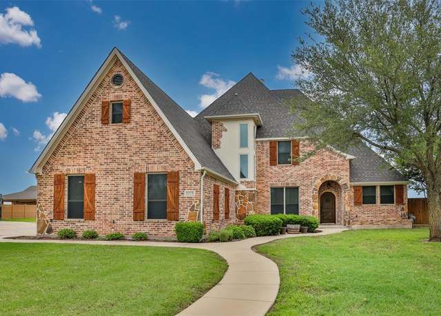 Property at 1218 Walter St, Lindsay, TX 76240, 6 beds, 4 baths