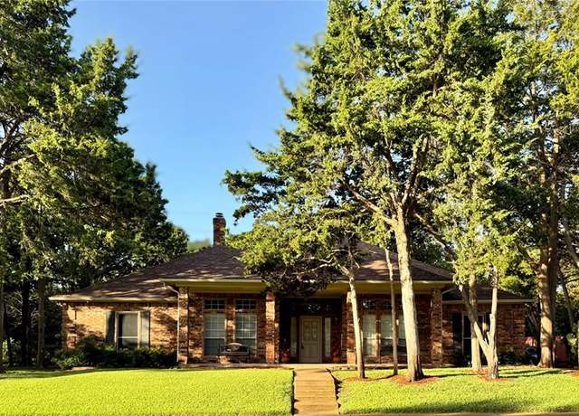 Property at 2104 Valley View Dr, Cedar Hill, TX 75104, 3 beds, 3 baths