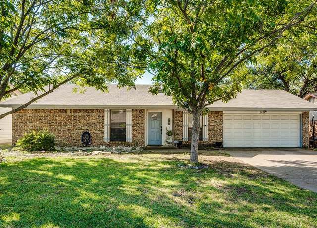Property at 2424 Homewood Trl, Arlington, TX 76015, 3 beds, 2 baths