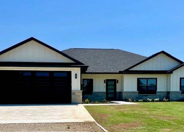 Property at 122 Vick, Brownwood, TX 76801, 3 beds, 2.5 baths