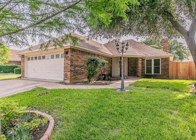 Property at 4107 Crossgate Ct, Arlington, TX 76016, 3 beds, 2 baths
