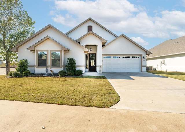 Property at 105 Easy St, Glen Rose, TX 76043, 3 beds, 2 baths