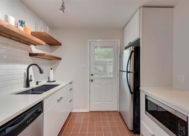 Property at 4944 N Hall St #4944, Dallas, TX 75235, 2 beds, 1.5 baths