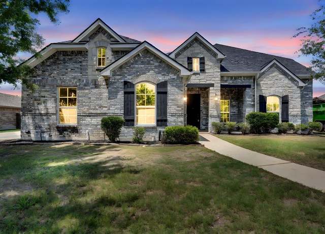 Property at 211 Debbie Way, Red Oak, TX 75154, 4 beds, 3 baths
