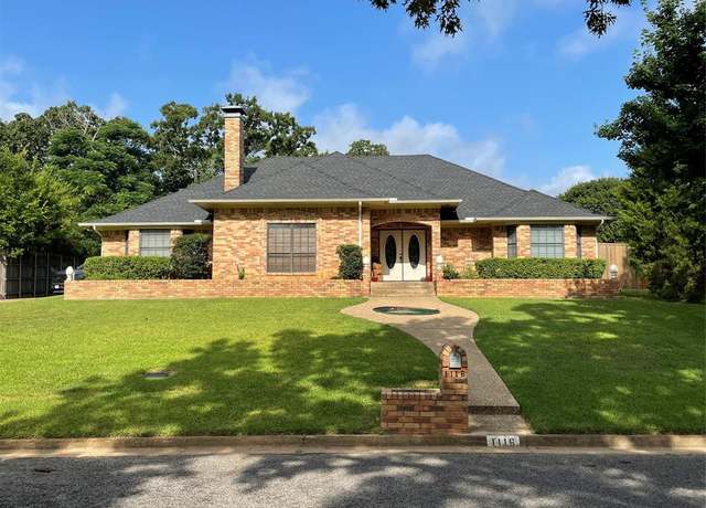 Property at 1116 E Oval Dr, Athens, TX 75751, 3 beds, 2.5 baths