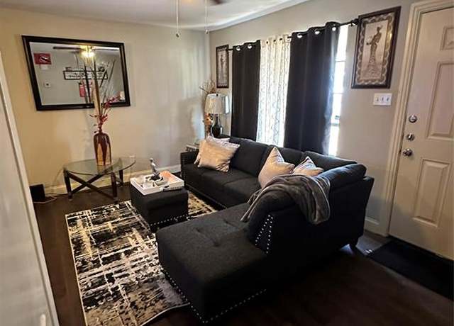 Property at 2909 Handley Dr, Fort Worth, TX 76112, 3 beds, 1 bath