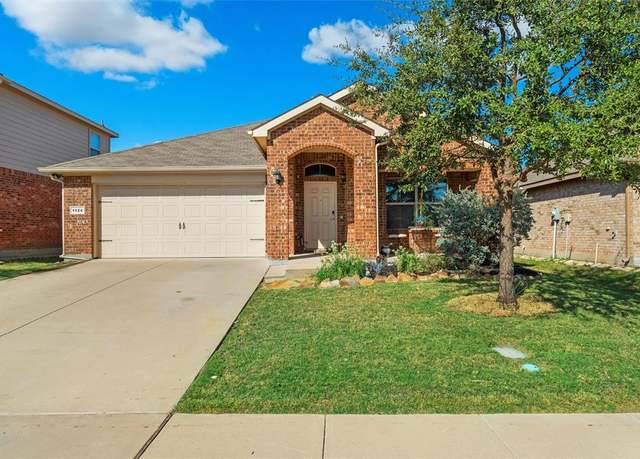 Property at 1124 Northampton St, Fort Worth, TX 76134, 3 beds, 2 baths