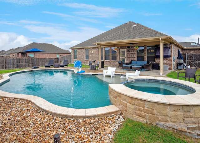 Property at 3039 Maverick Dr, Heath, TX 75126, 5 beds, 2 baths