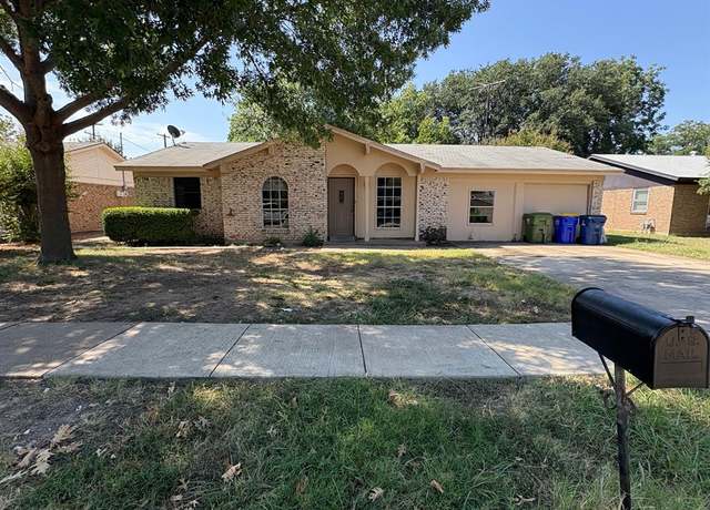 Property at 5832 Rosalyn Dr, Watauga, TX 76148, 3 beds, 2 baths