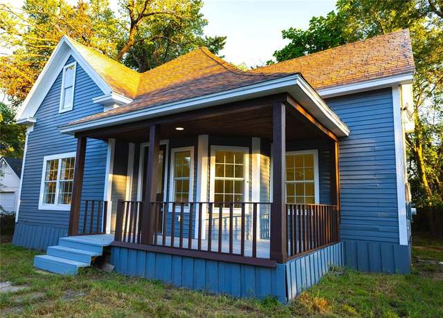 Property at 415 W 7th St, Bonham, TX 75418, 3 beds, 2 baths