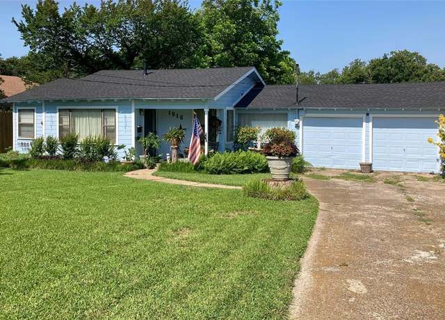 Property at 1916 Tierney Rd, Fort Worth, TX 76112, 2 beds, 1 bath