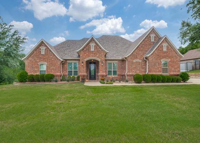 Property at 440 Stone Canyon Dr, Sunnyvale, TX 75182, 3 beds, 3 baths