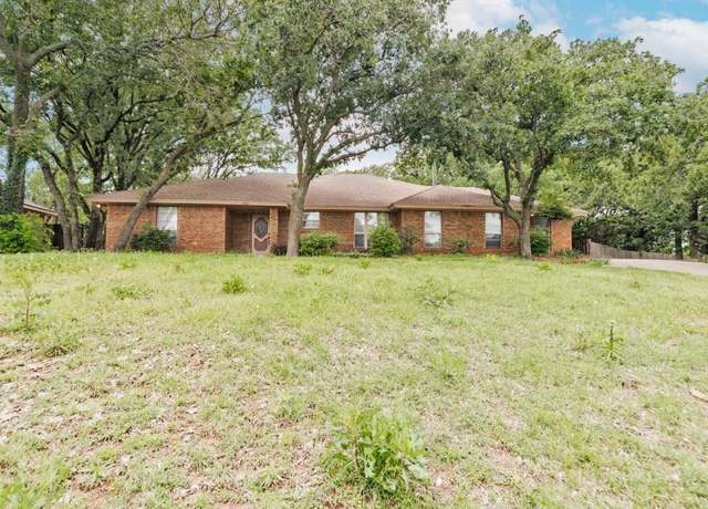 Property at 1300 Woodland Trail Dr, Bowie, TX 76230, 3 beds, 2 baths