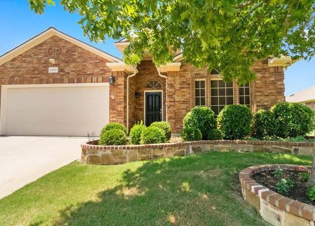 Property at 1407 Deer Hollow Dr, Arlington, TX 76002, 3 beds, 2 baths