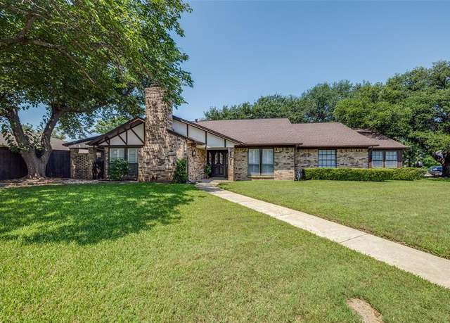 Property at 101 Circleview Dr S, Hurst, TX 76054, 3 beds, 2 baths