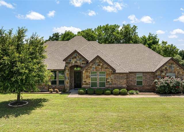 Property at 223 Ruby Dr, Weatherford, TX 76087, 3 beds, 3 baths