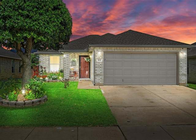 Property at 820 Newberry Trl, Fort Worth, TX 76120, 3 beds, 2 baths