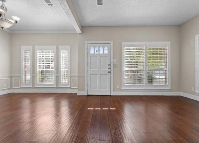 Property at 9435 Blue Jay Way, Irving, TX 75063, 3 beds, 2.5 baths