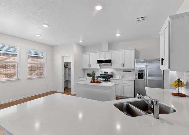 Property at 8009 Green Heron Dr, Mckinney, TX 75071, 4 beds, 2 baths