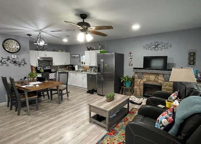Property at 1005 S Mary St, Comanche, TX 76442, 2 beds, 1.5 baths