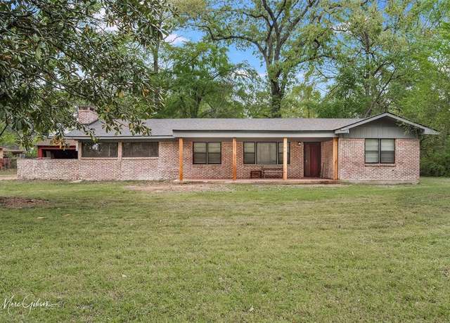 Property at 743 Lincoln Dr, Shreveport, LA 71107, 3 beds, 2 baths