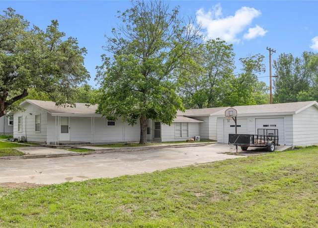 Property at 6951 Shannon Dr, Brownwood, TX 76801, 5 beds, 2 baths