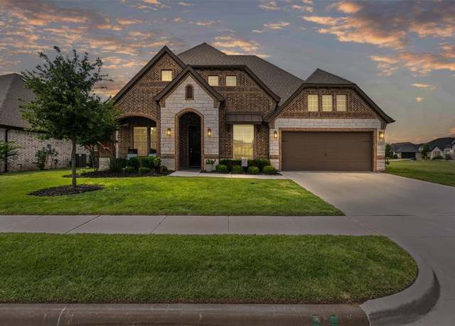 Property at 1037 Mickelson Dr, Granbury, TX 76048, 4 beds, 2.5 baths