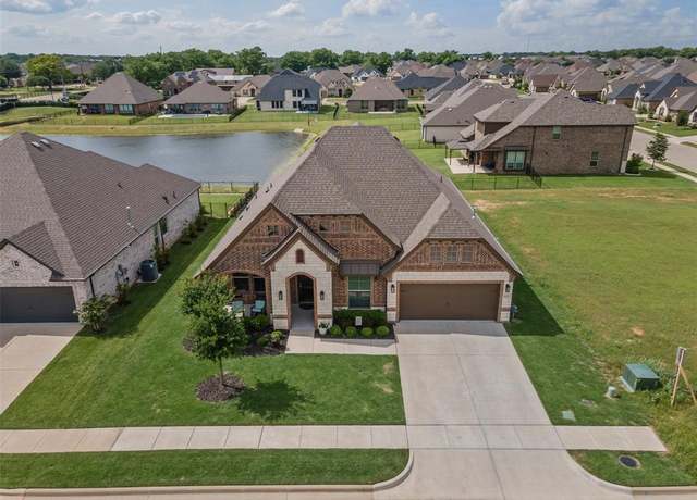 Property at 1037 Mickelson Dr, Granbury, TX 76048, 4 beds, 2.5 baths