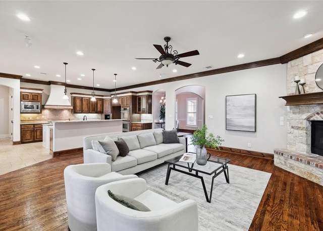 Property at 3316 Fairway Dr, Denton, TX 76226, 4 beds, 4 baths