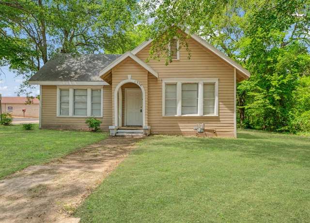 Property at 1358 Bonham St, Paris, TX 75460, 4 beds, 2 baths