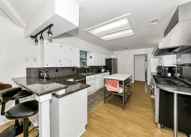 Property at 2425 Northgate Dr W, Irving, TX 75062, 3 beds, 3 baths