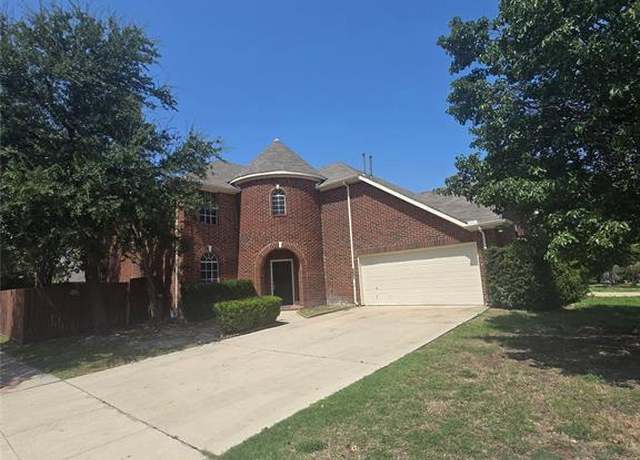Property at 4901 Sailwind Dr, Fort Worth, TX 76135, 5 beds, 3 baths