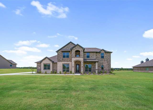 Property at 4221 Old Springtown Rd, Weatherford, TX 76085, 4 beds, 4 baths