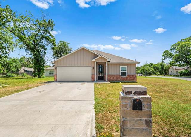 Property at 402 Robbins St, Cleburne, TX 76031, 4 beds, 2 baths