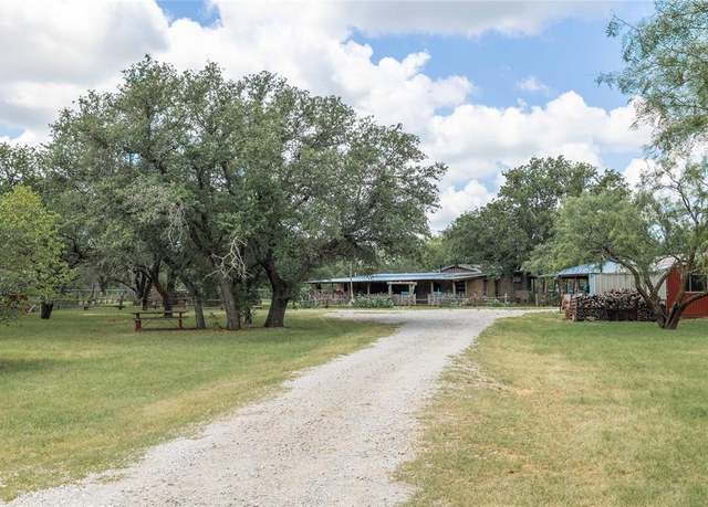 Property at 601 Country Oaks Ln, Brownwood, TX 76801, 2 beds, 2 baths