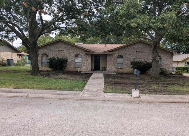 Property at 1918 Tulane St, Gainesville, TX 76240, 3 beds, 2 baths