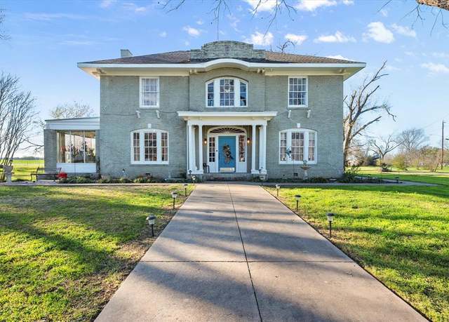 Property at 300 5th St, Kerens, TX 75144, 4 beds, 2.5 baths