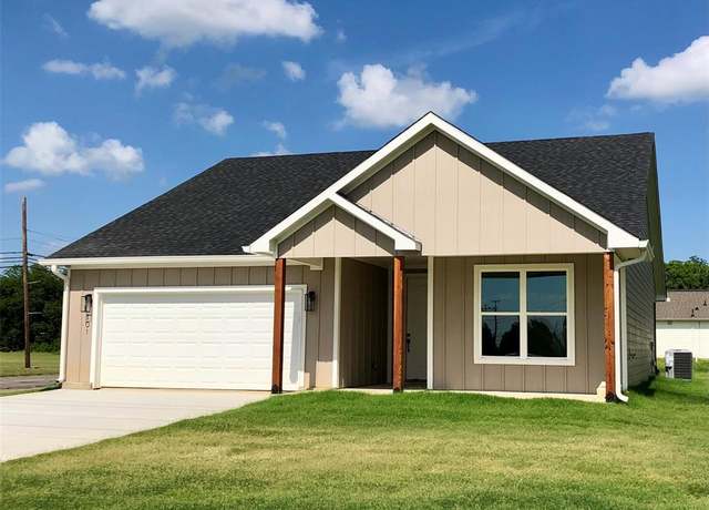 Property at 101 Chestnut St, Whitesboro, TX 76273, 3 beds, 2 baths
