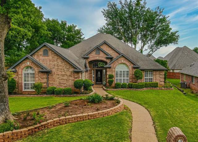 Property at 2 River Crest Ct, Mansfield, TX 76063, 3 beds, 2 baths