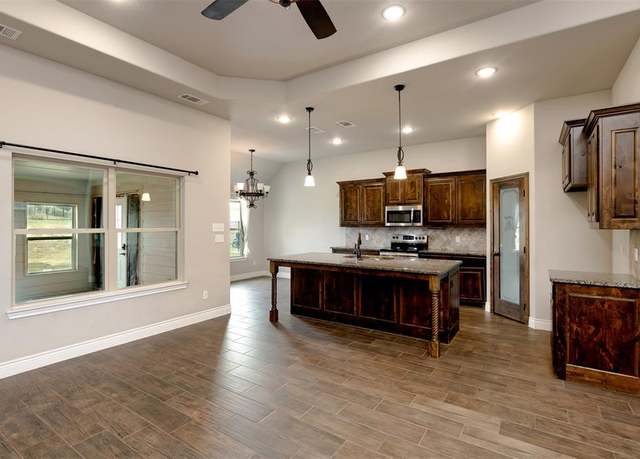 Property at 1008 Sky Ct, Weatherford, TX 76085, 4 beds, 2 baths