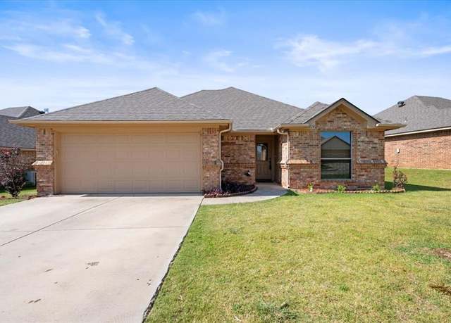 Property at 1234 Newcastle Dr, Weatherford, TX 76086, 3 beds, 2 baths