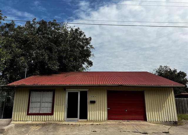 Property at 106 Lane St, Comanche, TX 76442, 2 beds, 1.5 baths