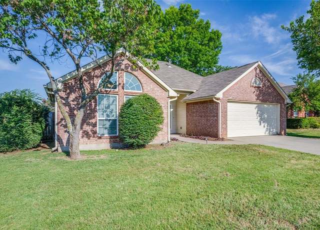 Property at 301 Mack Dr, Denton, TX 76209, 3 beds, 2 baths