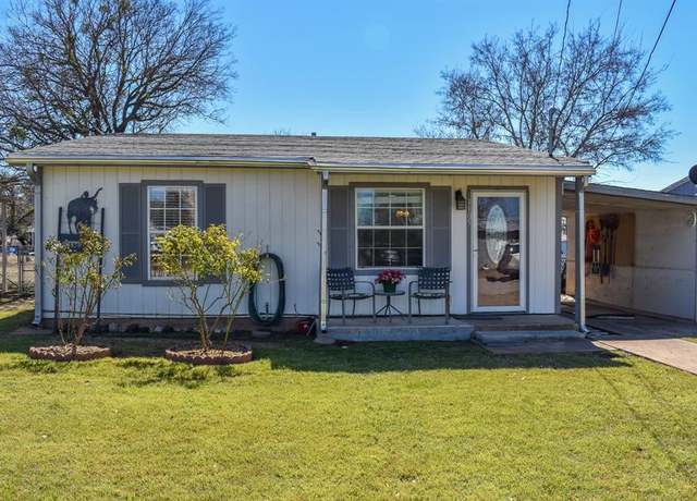 Property at 1105 Bee St, Brady, TX 76825, 3 beds, 2 baths