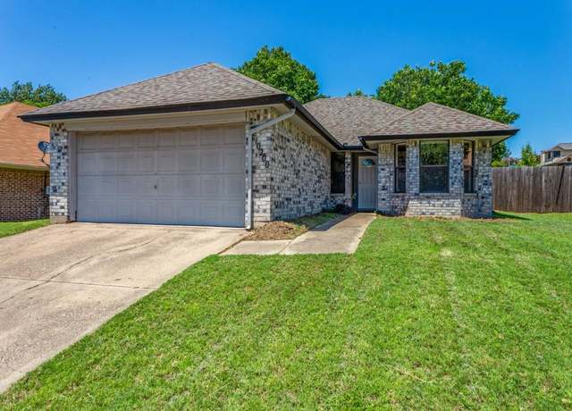 Property at 10200 Pack Saddle Ct, Fort Worth, TX 76108, 3 beds, 2 baths