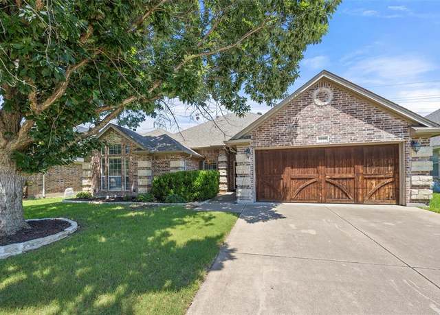 Property at 5520 Plata Ln, Benbrook, TX 76126, 3 beds, 2 baths