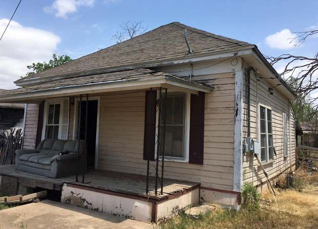 Property at 803 S Neches St, Coleman, TX 76834, 2 beds, 1 bath