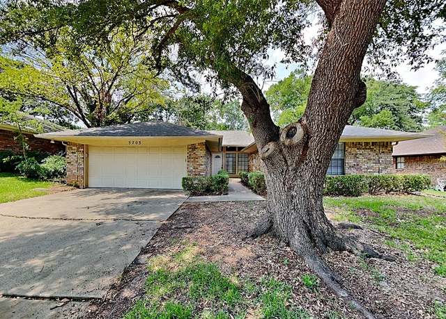 Property at 5703 Sagebrush Trl, Arlington, TX 76017, 3 beds, 2 baths