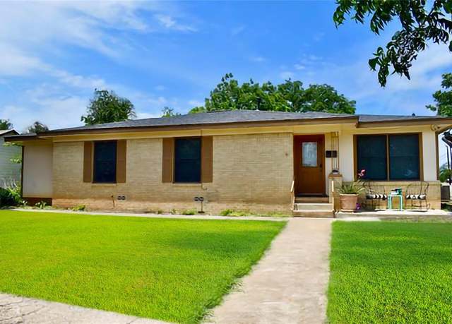Property at 1900 S Walnut St, Brady, TX 76825, 3 beds, 2 baths