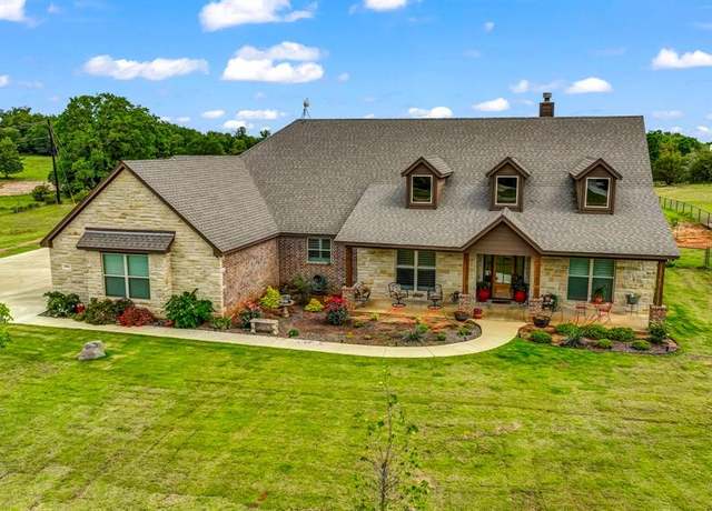Property at 1961 Mcclendon Rd, Weatherford, TX 76088, 3 beds, 2.5 baths